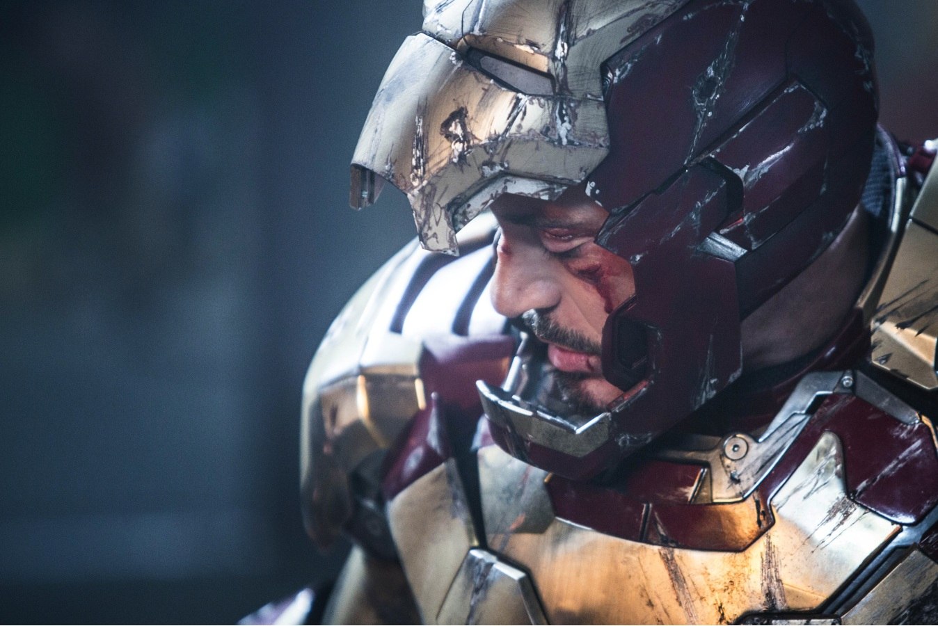 New Iron Man 3 image shows a bloodied Robert Downey Jr